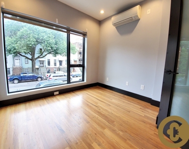 568 Lafayette Ave - Photo Thumbnail 7