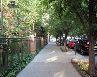 East 102nd Street - Photo Thumbnail 4