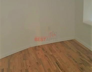 449 W 37TH STREET - Photo Thumbnail 5