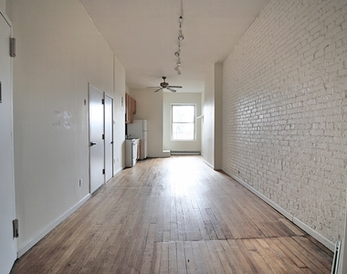 1557 Lexington Ave - Photo Thumbnail 1