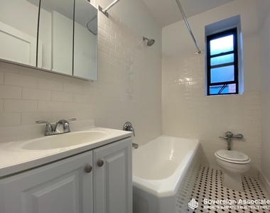 3240 Henry Hudson Parkway East - Photo Thumbnail 7