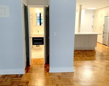 315 West 57th Street - Photo Thumbnail 2