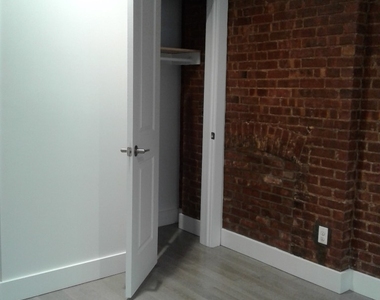 216 East 36th - Photo Thumbnail 8