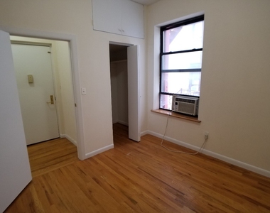 210 West 94th Streer - Photo Thumbnail 4