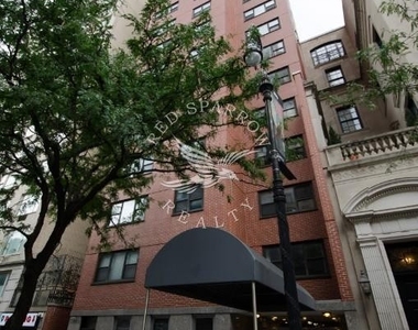 East 86th Street - Photo Thumbnail 6