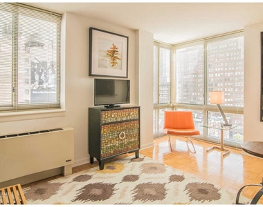 400 West 37th St - Photo Thumbnail 1