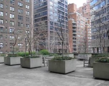 East 54th Street - Photo Thumbnail 6