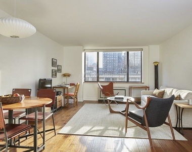 30 West 61st Street - Photo Thumbnail 3