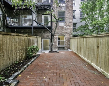 One month free! Amazing one bedroom apartment with  a huge private patio, and washer/dryer.  - Photo Thumbnail 5
