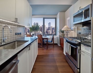 435 West 31st street - Photo Thumbnail 2