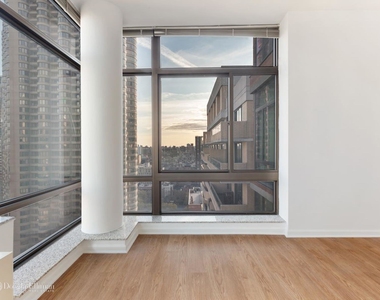 300 East 39th St - Photo Thumbnail 9