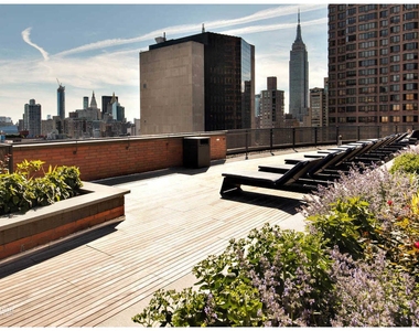 300 East 39th St - Photo Thumbnail 1