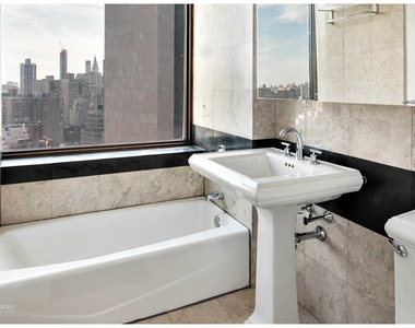 300 East 39th St - Photo Thumbnail 8