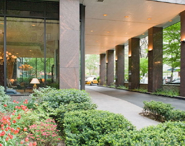 300 East 75th St - Photo Thumbnail 3