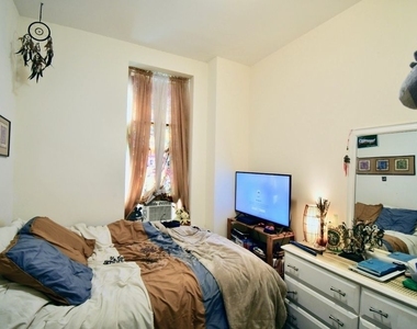 845 Manhattan Ave - Photo Thumbnail 0