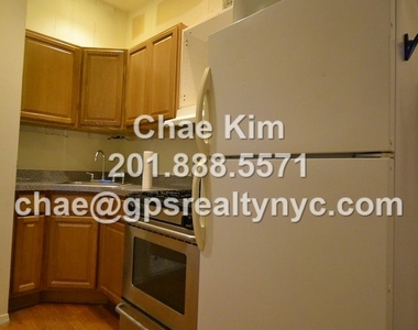 534 West 50th Street - Photo Thumbnail 4