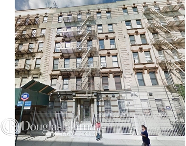 165 Manhattan Avenue - Photo Thumbnail 1