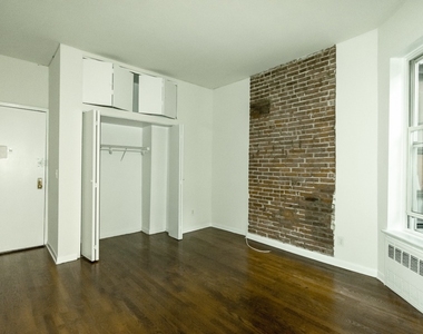 212 East 85th Street - Photo Thumbnail 1