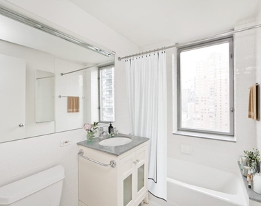 271 West 47th Street - Photo Thumbnail 2