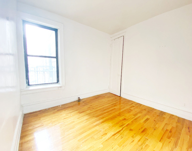 540 Manhattan Avenue - Photo Thumbnail 2