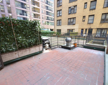 E. 55th Street - Sutton Place - Photo Thumbnail 8