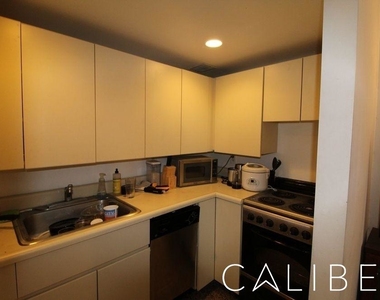 207-215 East 37th Street - Photo Thumbnail 4