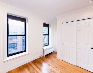 340 East 55th Street, - Photo Thumbnail 3