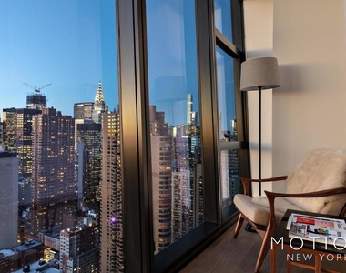 222 East 39th Street - Photo Thumbnail 1