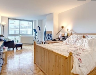 455 West 37th Street - Photo Thumbnail 2