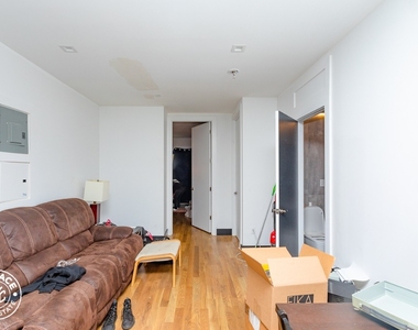 562 Park Pl - Photo Thumbnail 2