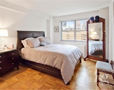 142 E 16 St - Photo Thumbnail 2