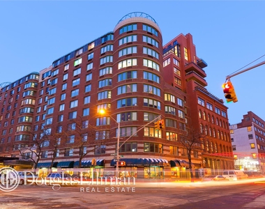 295 Greenwich St - Photo Thumbnail 7