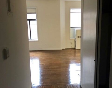 221 East 33rd Street - Photo Thumbnail 8