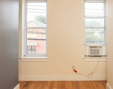 404 Seneca ave - Photo Thumbnail 3