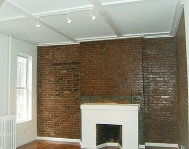 220 Sullivan St - Photo Thumbnail 2