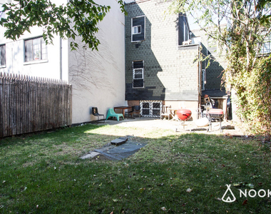 978 Metropolitan Ave - Photo Thumbnail 10