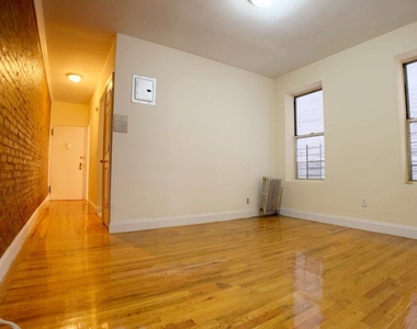 82 Wadsworth Avenue - Photo Thumbnail 2