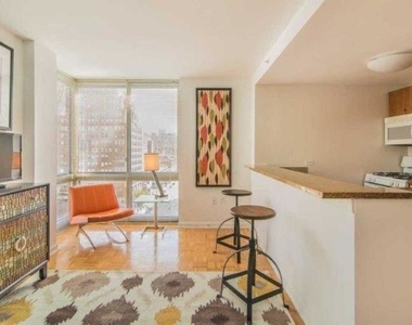 402 W 37th St - Photo Thumbnail 0