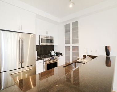 320 West 38th Street - Photo Thumbnail 1