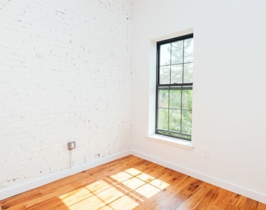 801 Seneca Ave - Photo Thumbnail 5