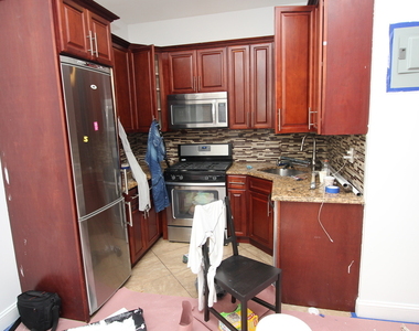 588 Throop Ave - Photo Thumbnail 4