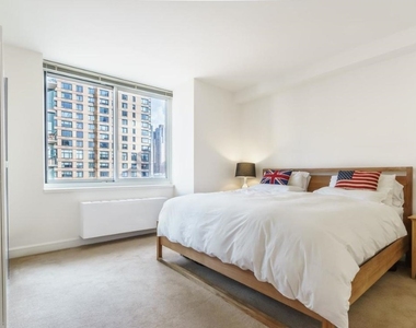 400 West 63rd Street - Photo Thumbnail 1