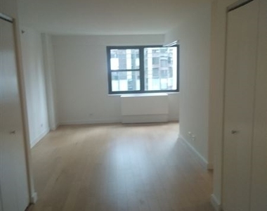 222 East 39th Street - Photo Thumbnail 0