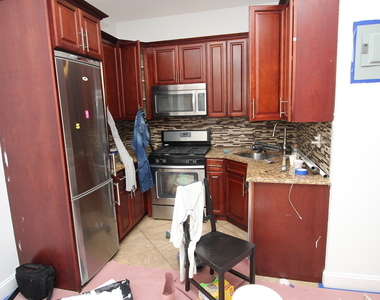 588 Throop Ave - Photo Thumbnail 2