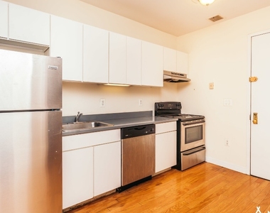 924 Metropolitan St, Brooklyn - Photo Thumbnail 0