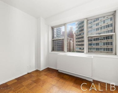 400 East 54th Street - Photo Thumbnail 0