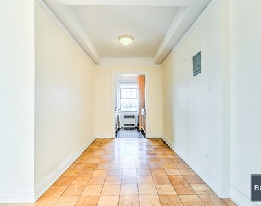 95 Christopher Street - Photo Thumbnail 5