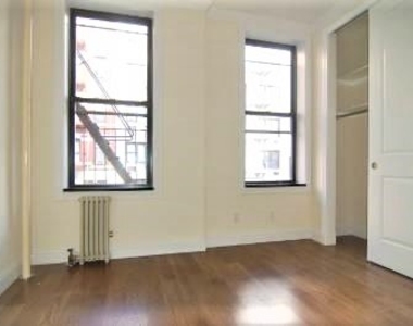 212 E 25th Street - Photo Thumbnail 2