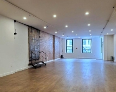 812 Broadway - Photo Thumbnail 9