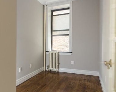 330 East 35th Street - Photo Thumbnail 2